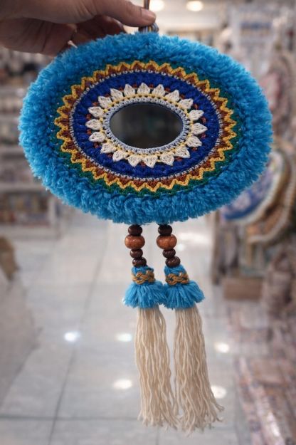 Picture of round eye, front and back